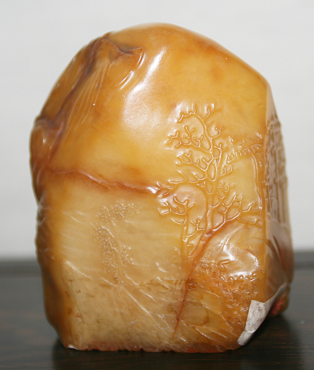 新疆天山黄玉是一种瑰丽的玉石,主要产自新疆喀什,和田等地区.