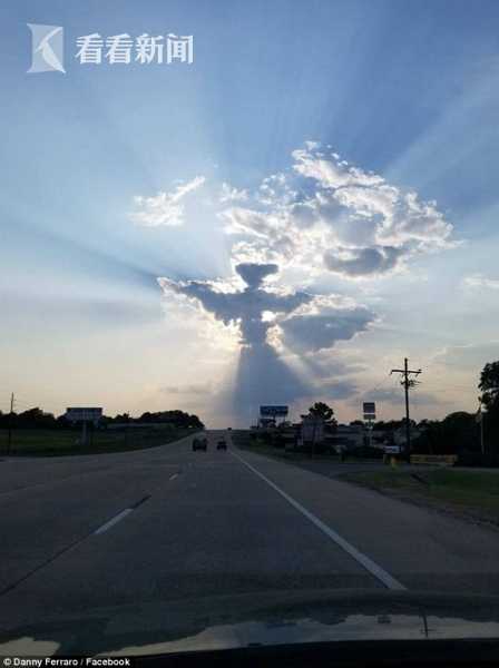 美国德州上空现"天使云" 网友感叹:一生难遇