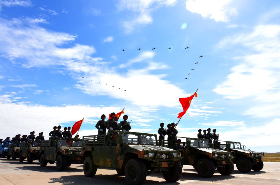 沿着中国特色强军之路阔步前进