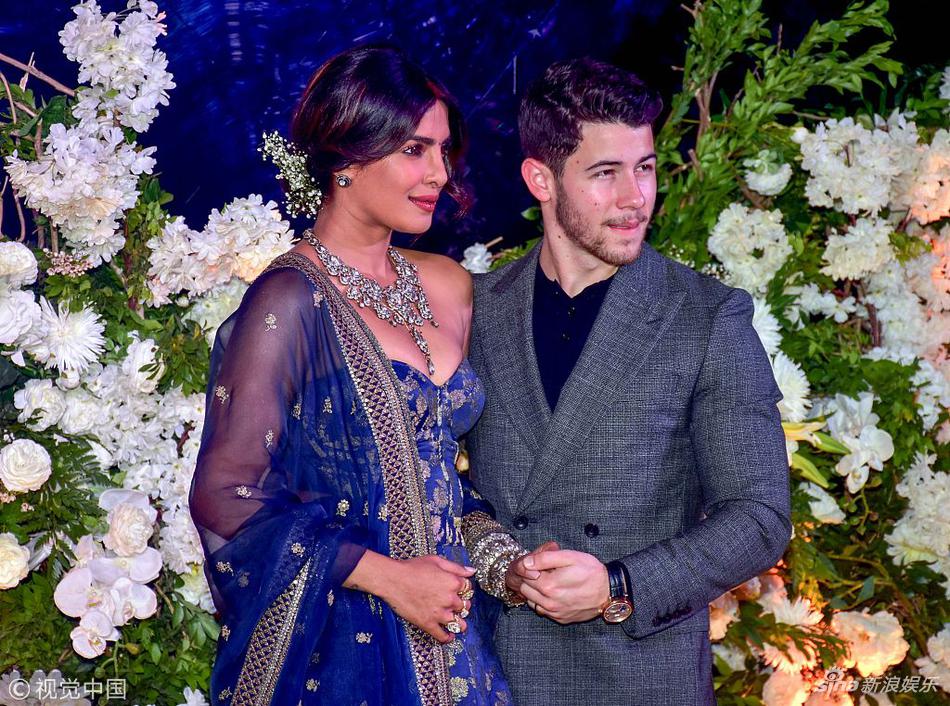 当地时间2018年12月19日,印度孟买,"小乔"尼克乔纳斯(nick jonas)与