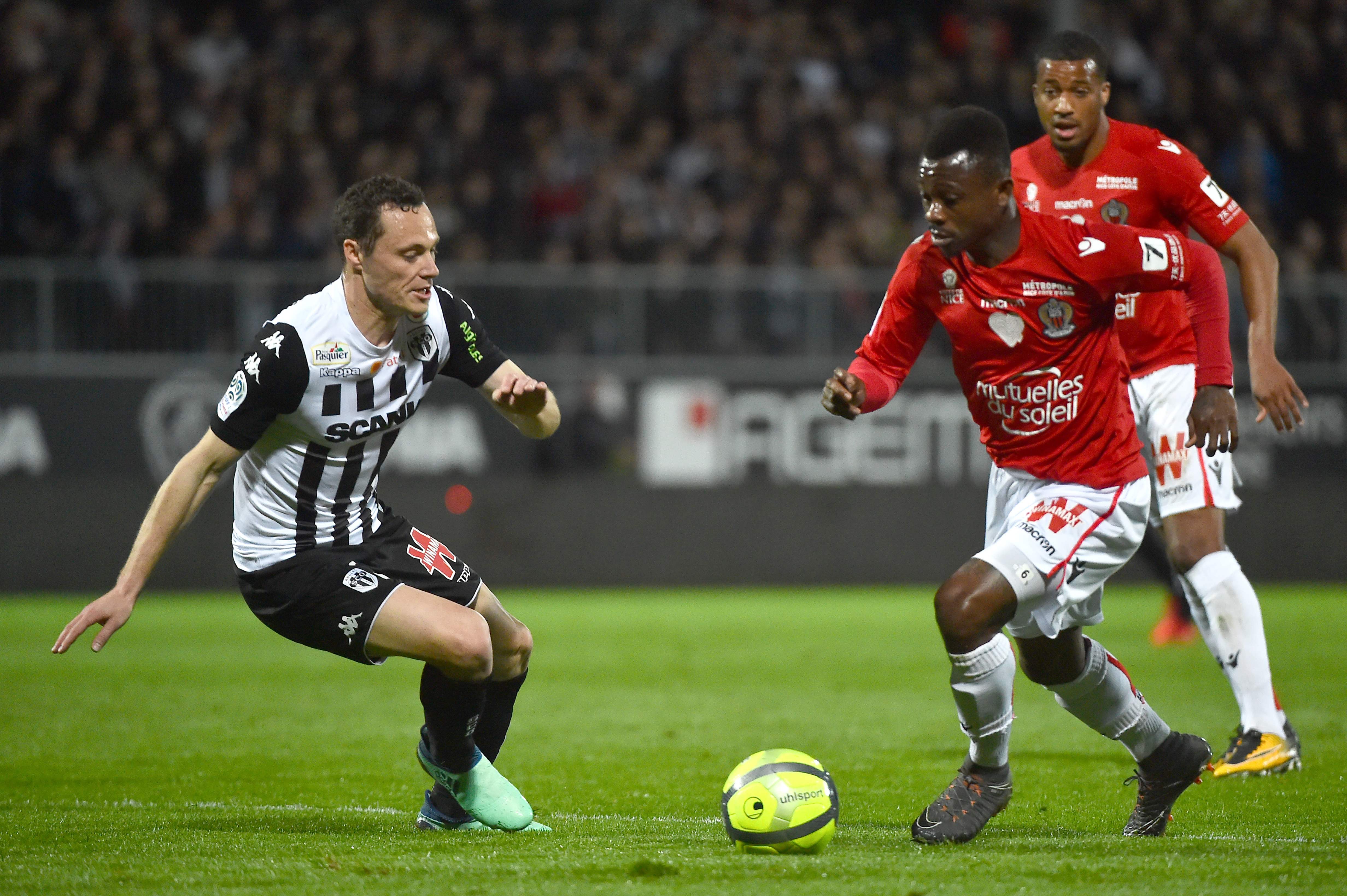 足球——法甲联赛:昂热平尼斯(4)