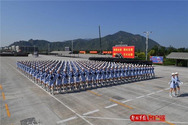 民兵之花刘玙彤:橄榄绿方阵再绽芳华