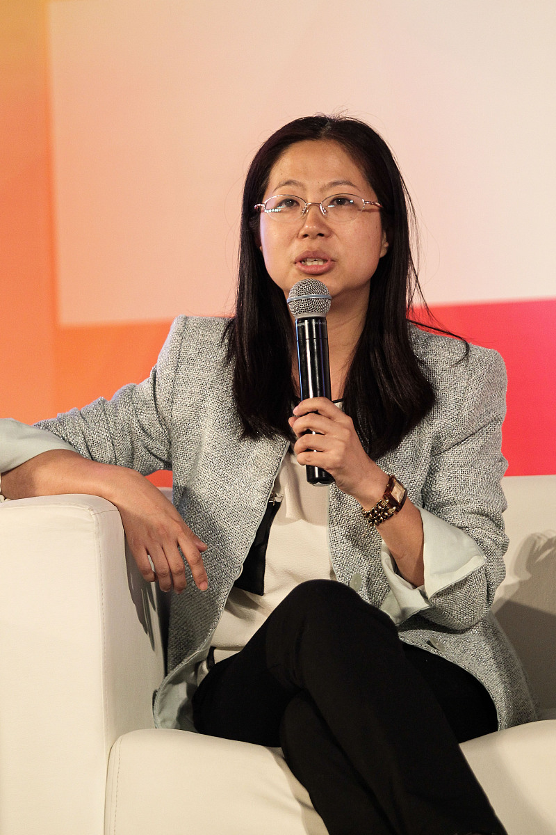 其跨界从教到商的经历,折射出高校与资本交织的复杂生态