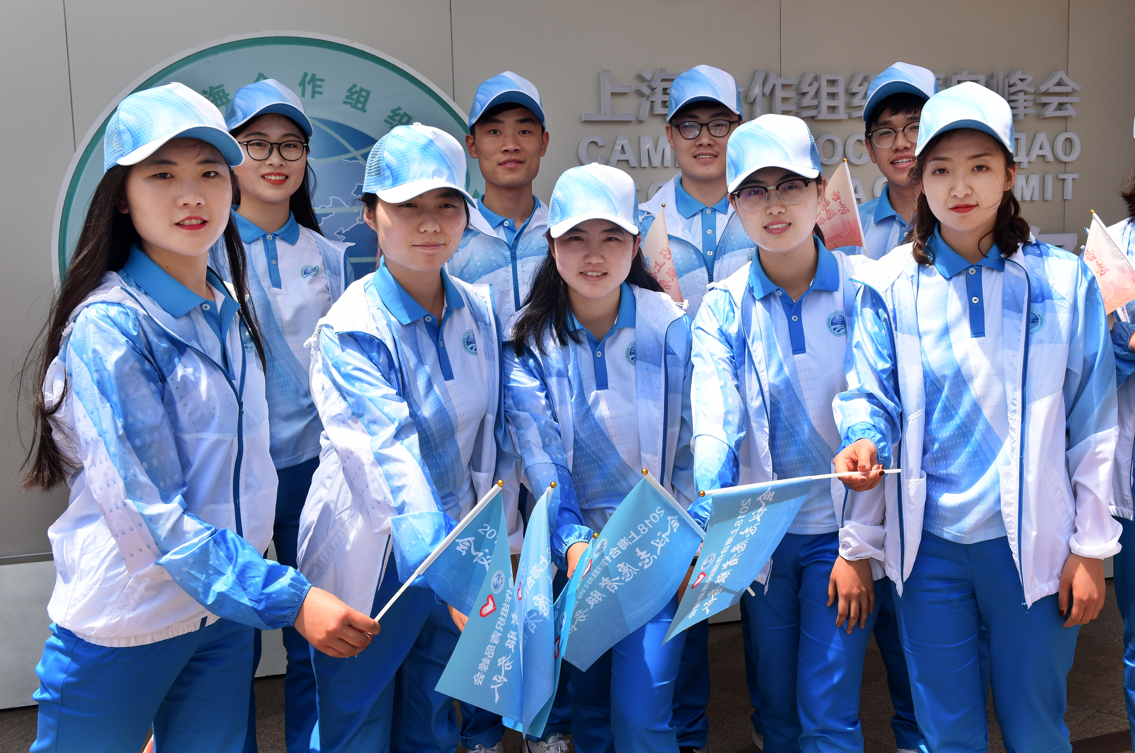 上合青岛峰会志愿者服装发布(2)