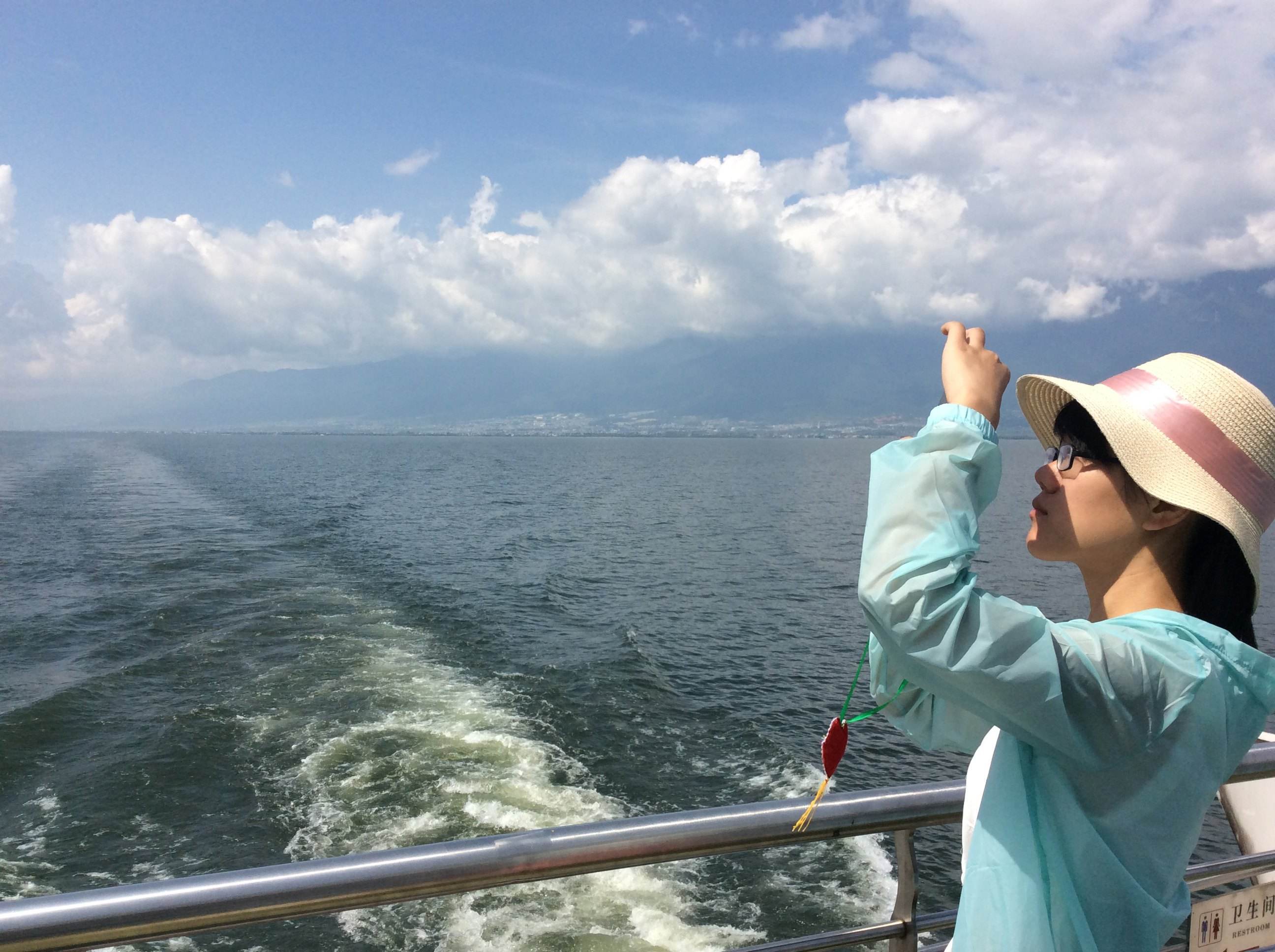 中国游客出去旅游,一般都有这3种特征,一个都没有我不信