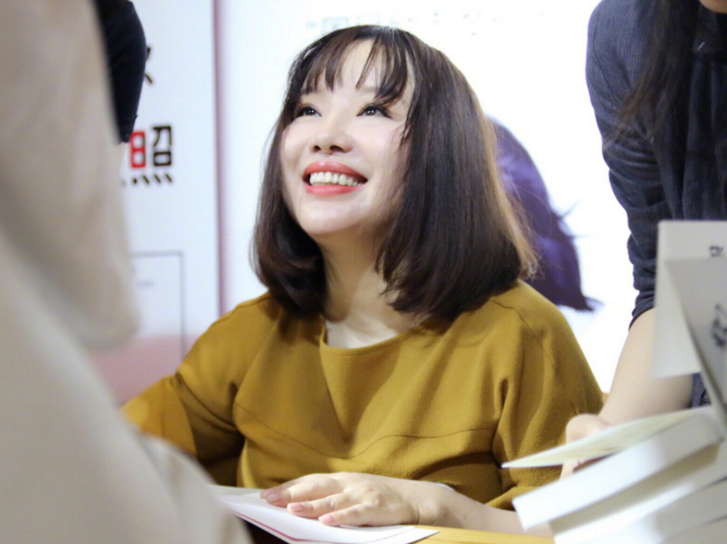 照骗?咪蒙减肥后原图曝光 网友:硬生生从胖大妈修成小仙女