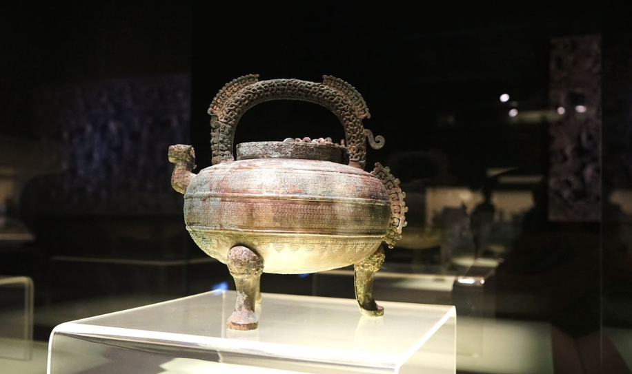 上海博物馆:一座大型的中国古代艺术博物馆,有各朝各代的文物