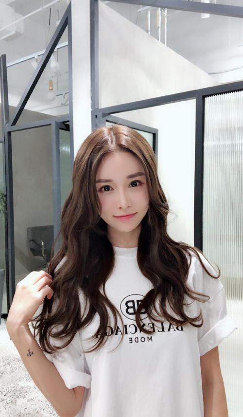 张稀哲破门老婆袁晓艳秀照片庆祝进球 网友:太性感