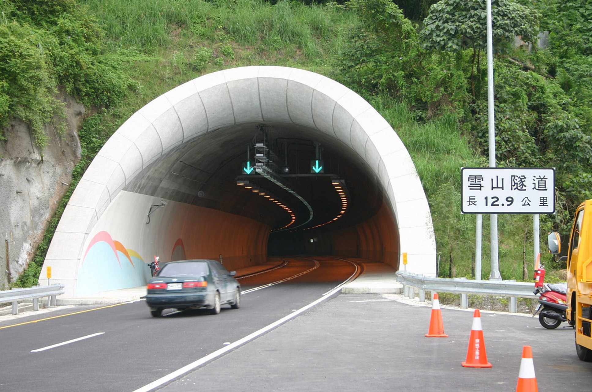 兴安岭高速隧道图片