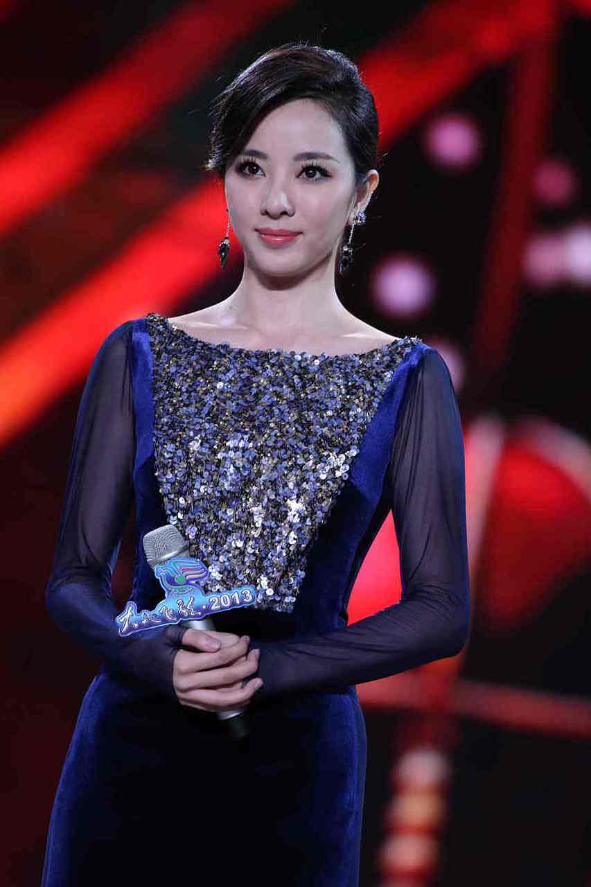近期,有消息传出央视美女主持人李思思突然宣布辞职,这一消息引起了