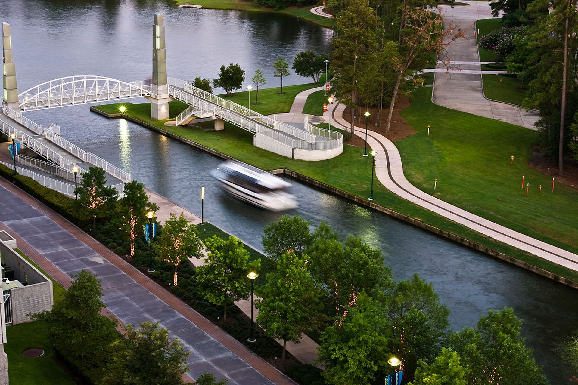 跨年创作挑战赛# 圣安东尼奥河滨步道是一个受欢迎的城市公园,位于圣