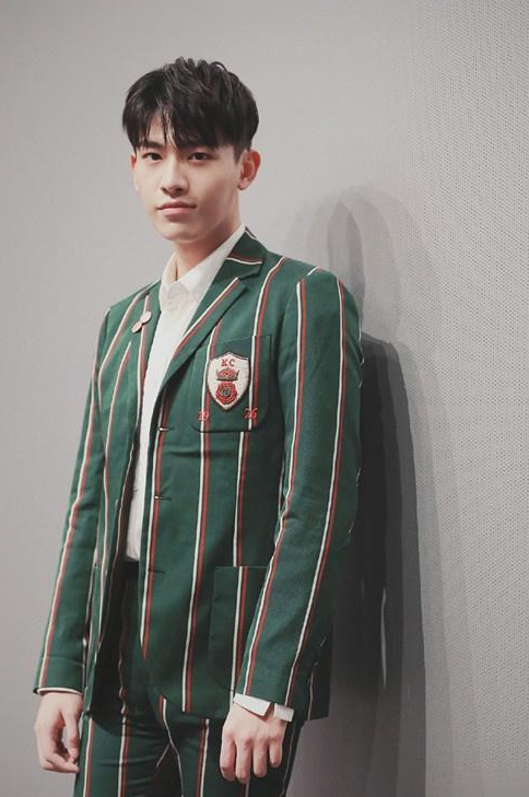 悲伤:本以为齐铭穿西服够帅了,直到看了顾森西,网友:这是初恋