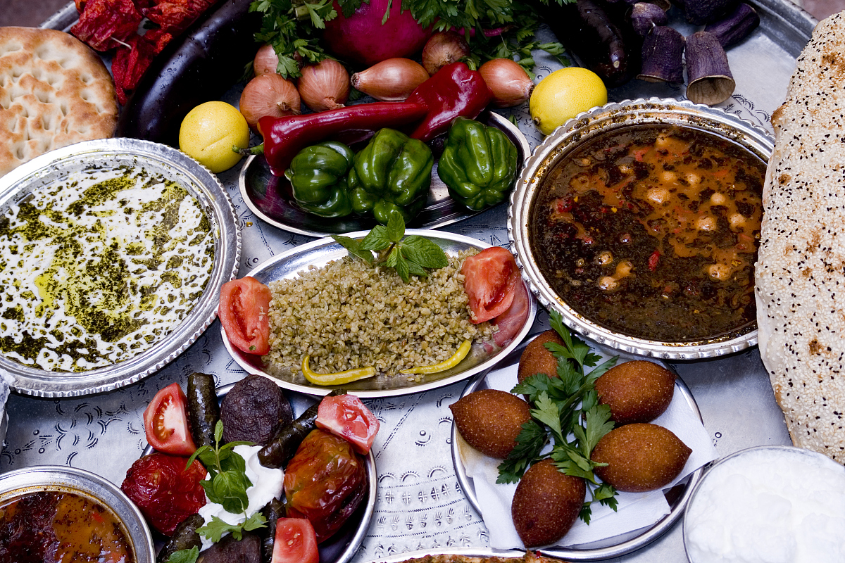 老年人为何需避免辛辣油腻食物?可能对身体造成哪些不利影响