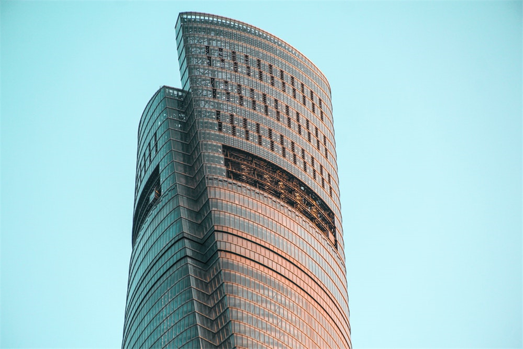低角度摄影上海奇特建筑.