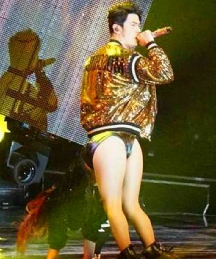 明星奇葩错位照,杰伦"光腿"杨幂被"袭胸",网友:够我笑一年