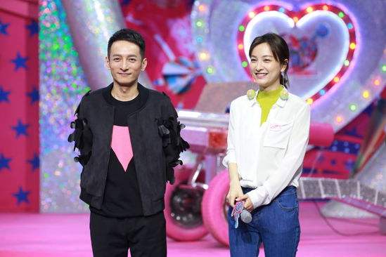 王小牙微博晒美照,和维嘉同框配一脸,网友:这是要公开吗?
