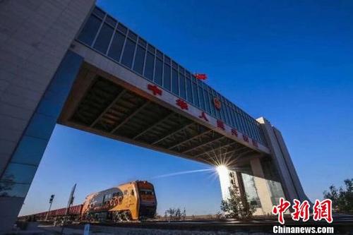 中蒙最大铁路口岸进出口运量首次突破1200万吨