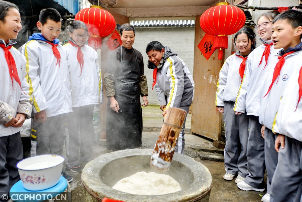 浙江長興:手工打年糕 民俗年味濃