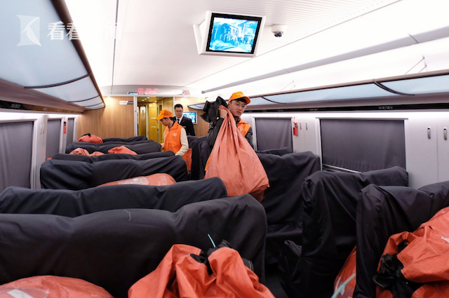 "双十一"包裹坐上高铁动车 铁路迎货运高峰期