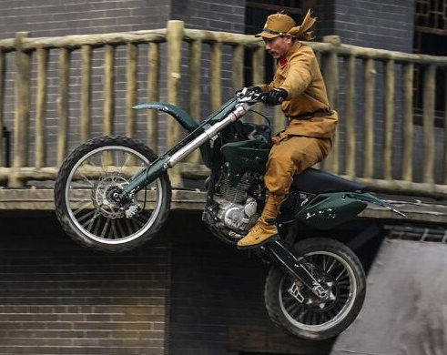 他常演日本人,4年演6000多次鬼子,连日本人都要请教他!