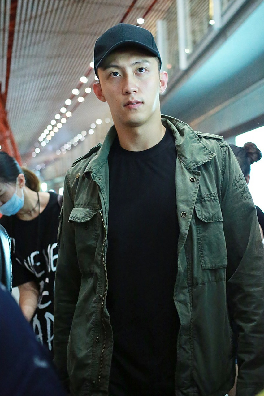 黄景瑜的个人生活是否因为年少轻狂的早婚而深受牵连?