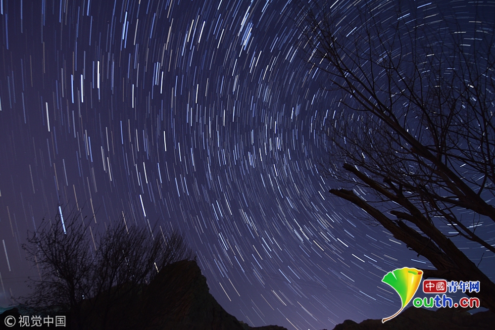 双子座流星雨达到高峰期 颗颗流星划破夜空
