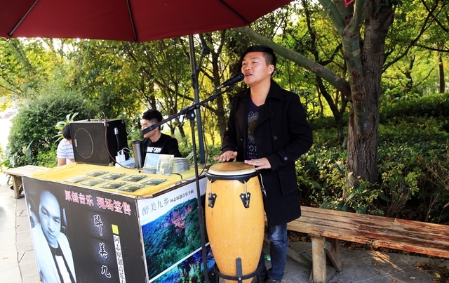 阿志,在流行音乐奋斗不止的歌手,曾是中国好歌曲云南赛区总冠军