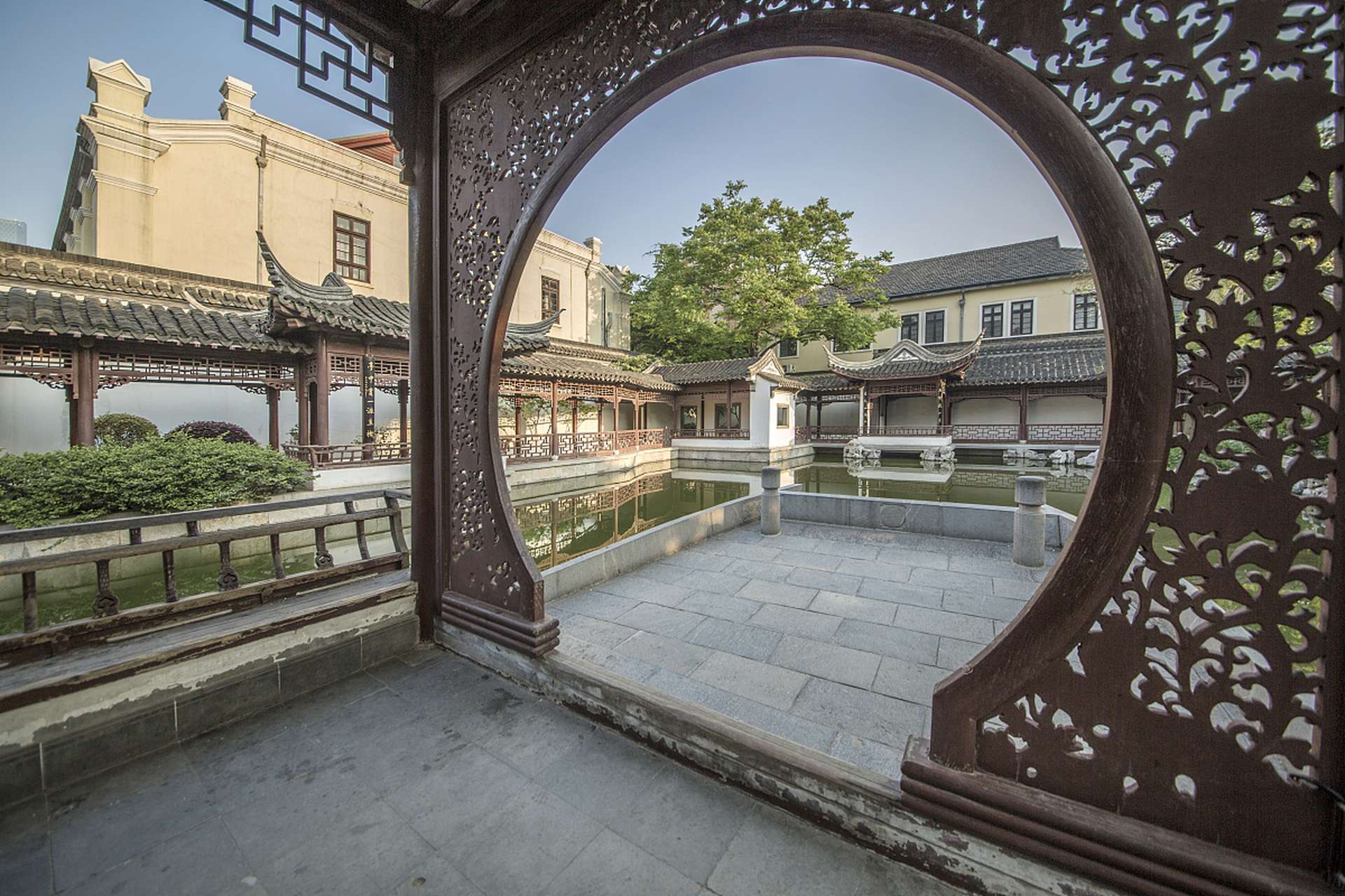 丁家花园位于杭州市湖滨街道,是一座漂亮的中国古典园林.