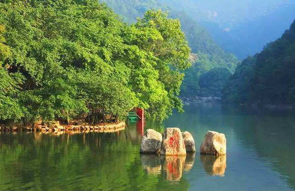 旅遊景點:阿伊努文化交流中心,定山溪可以觸摸到的自然景點