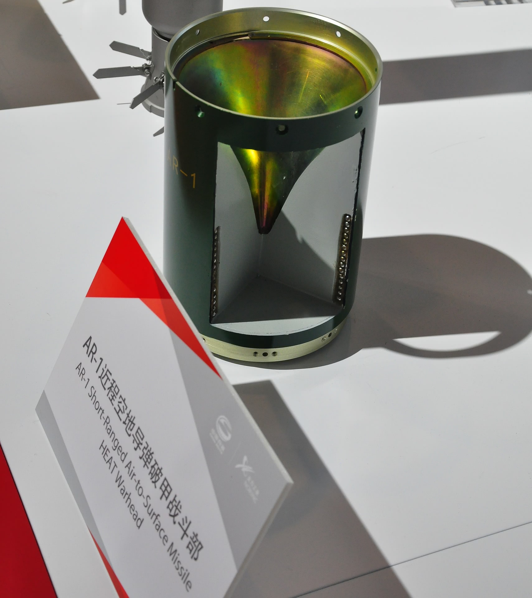 图中的是c802反舰导弹半穿甲战斗部.