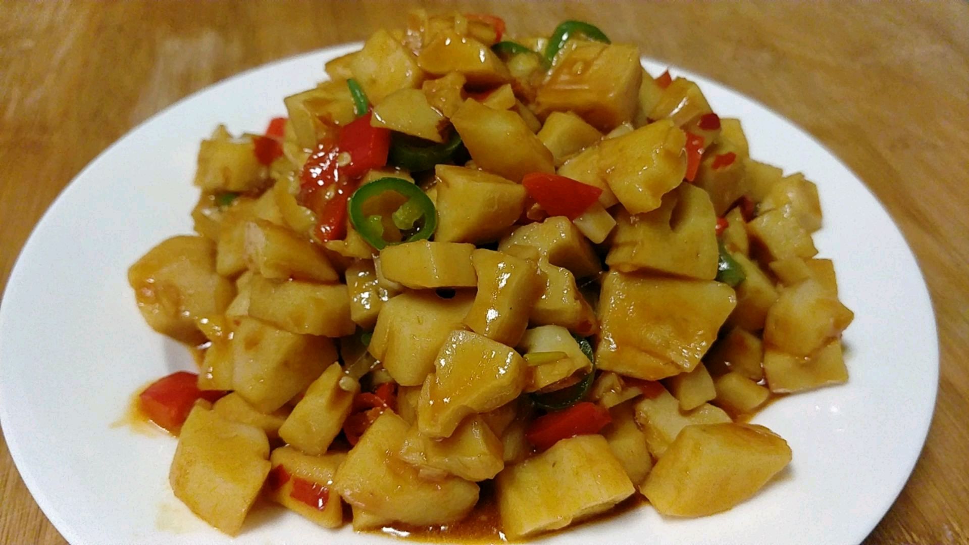 素炒藕丁家常做法,清脆爽口,鲜香下饭,我家一周吃3次,香