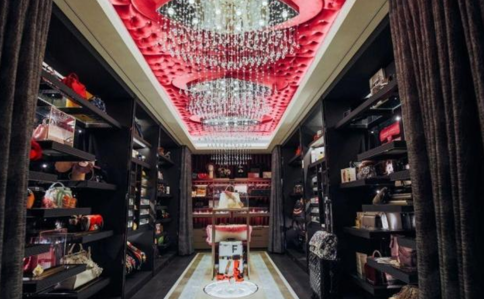 胜利台湾富婆金主,和蔡依林有合作,豪宅像水晶殿!