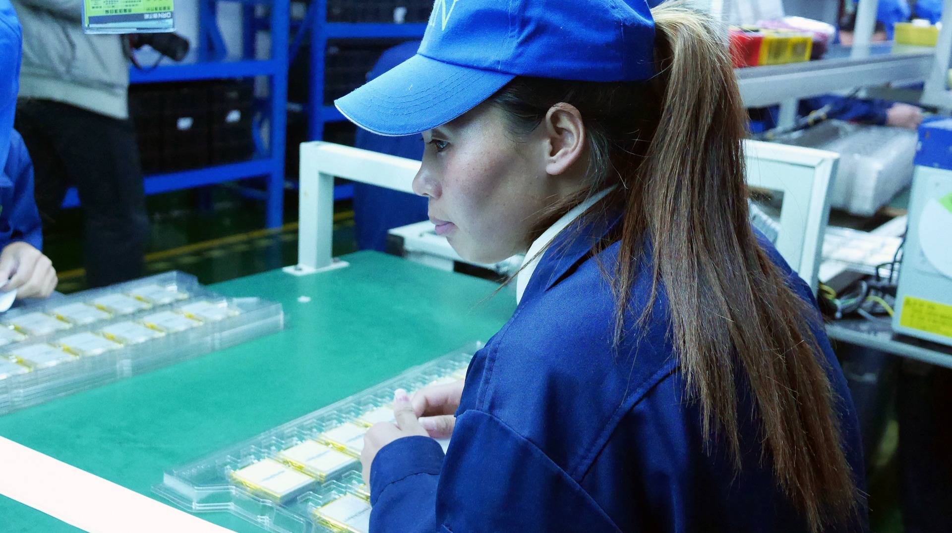 迁莞企业里的"厂妹"一族