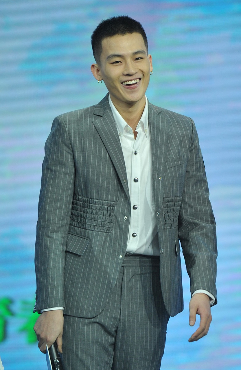 近日,网络上流传着一些关于宋茜和欧豪的恋情传闻,称两人在拍摄电影