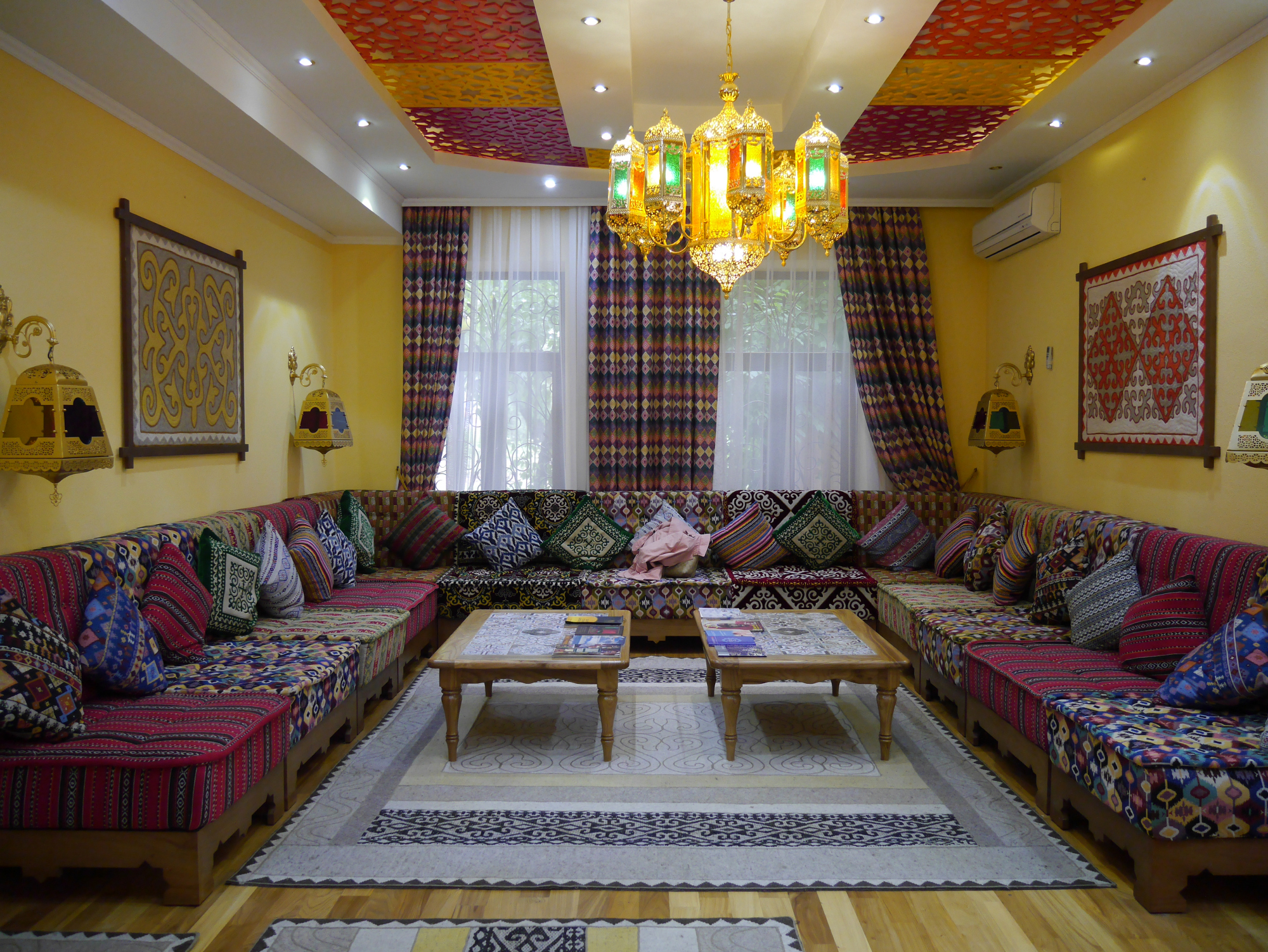 比什凯克的一家小酒店,充满了浓郁的中亚民族风情