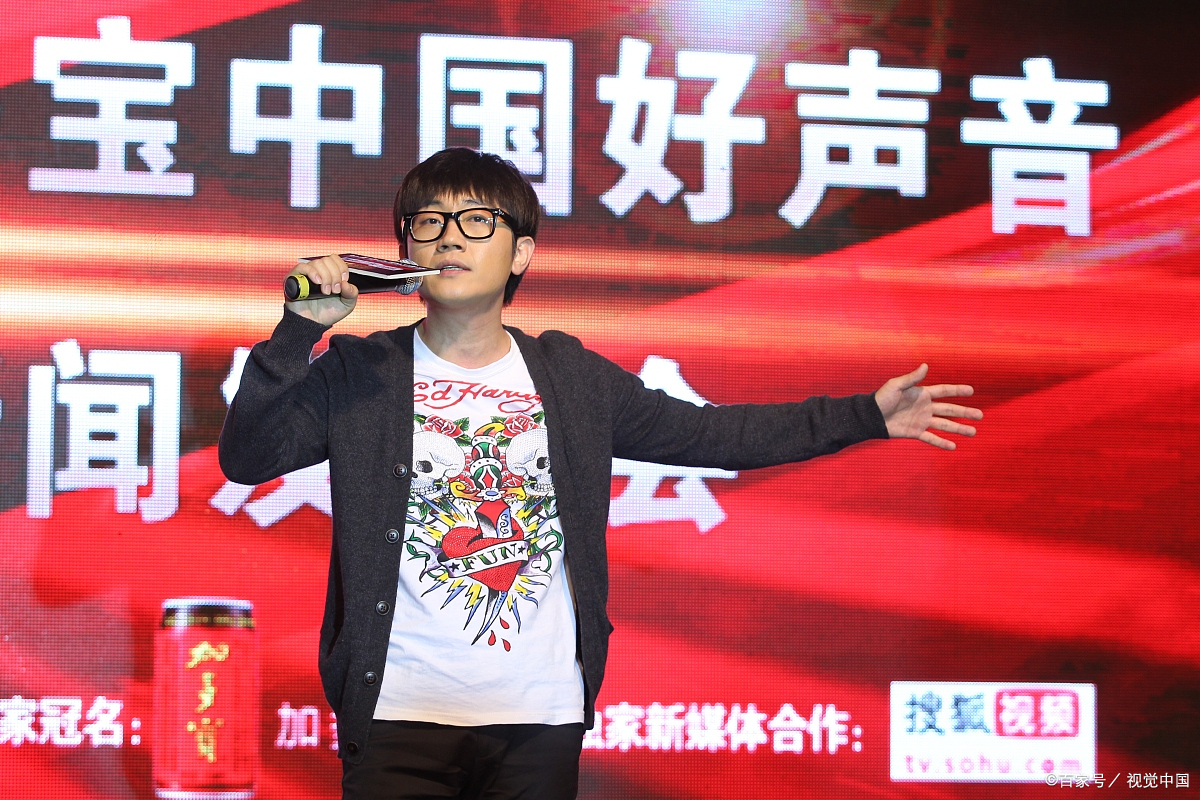 盘点《中国好声音》历届冠军,名单如下:  第一季:  2012梁博(那英战队