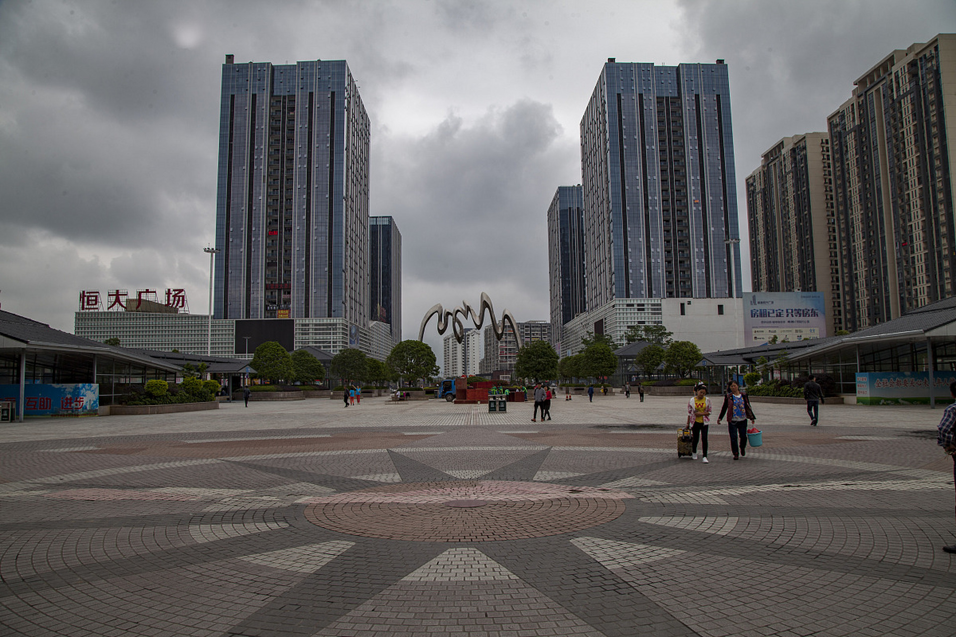 漫步浙江杭州,发现一个绿意盎然的角落——涌金广场.