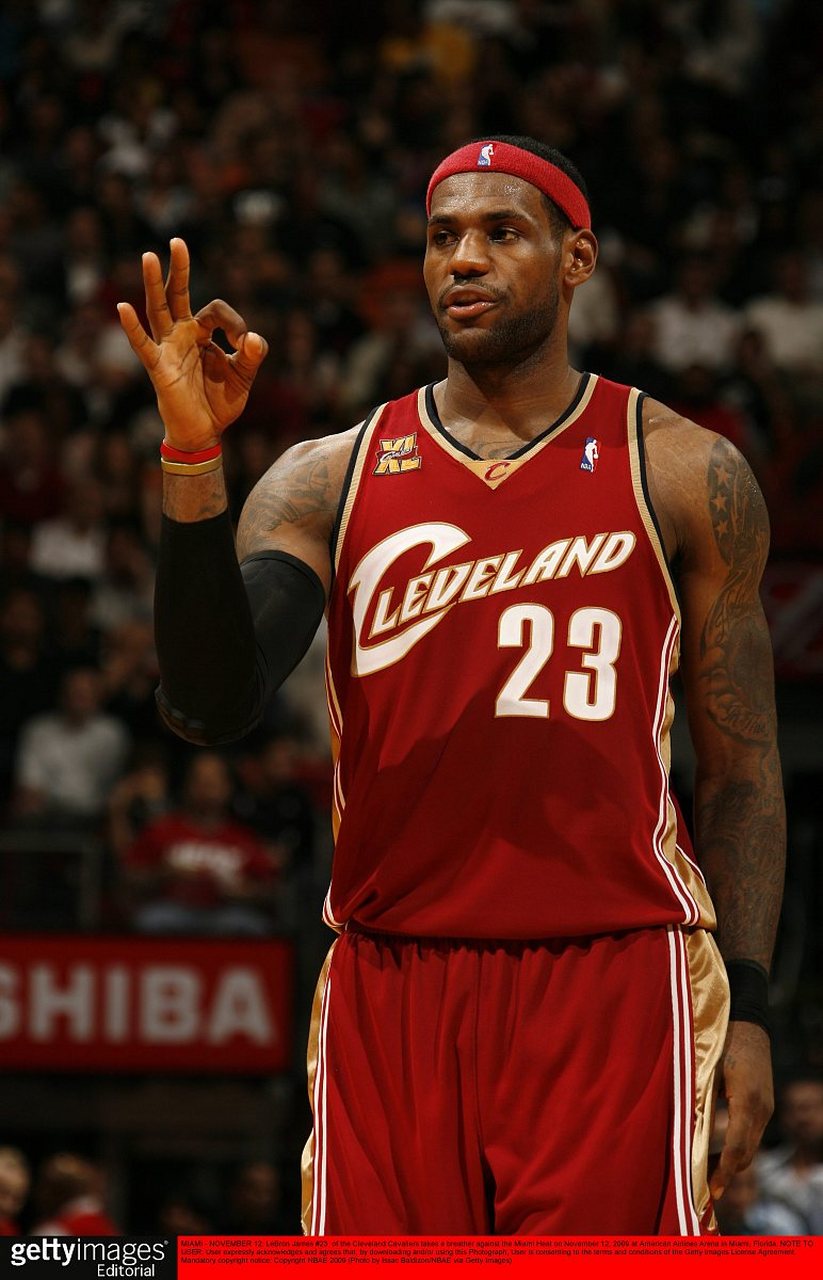 湖人4比2淘汰勇士的同时,勒布朗·詹姆斯(lebron james)也继续在季后