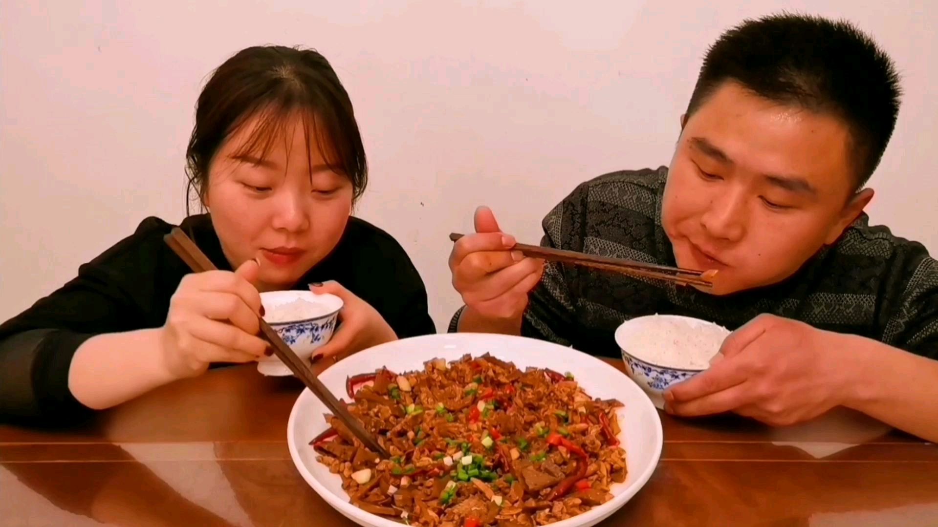 下锅前臭气熏天,上桌后香气扑鼻,迫不及待试一口,真是人间美味