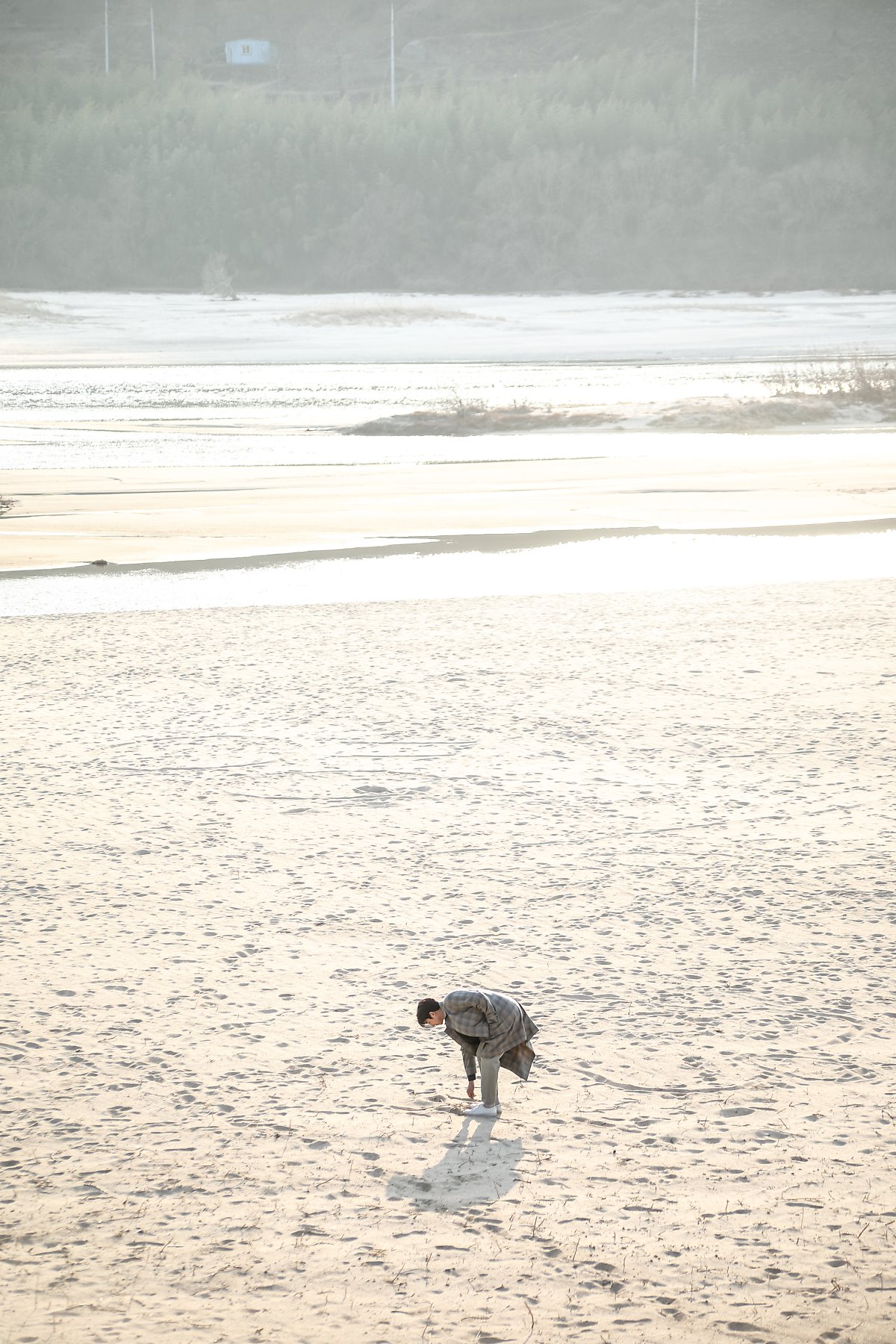 和孔刘阿加西一起读书,喝茶感受春天的魅力吧!