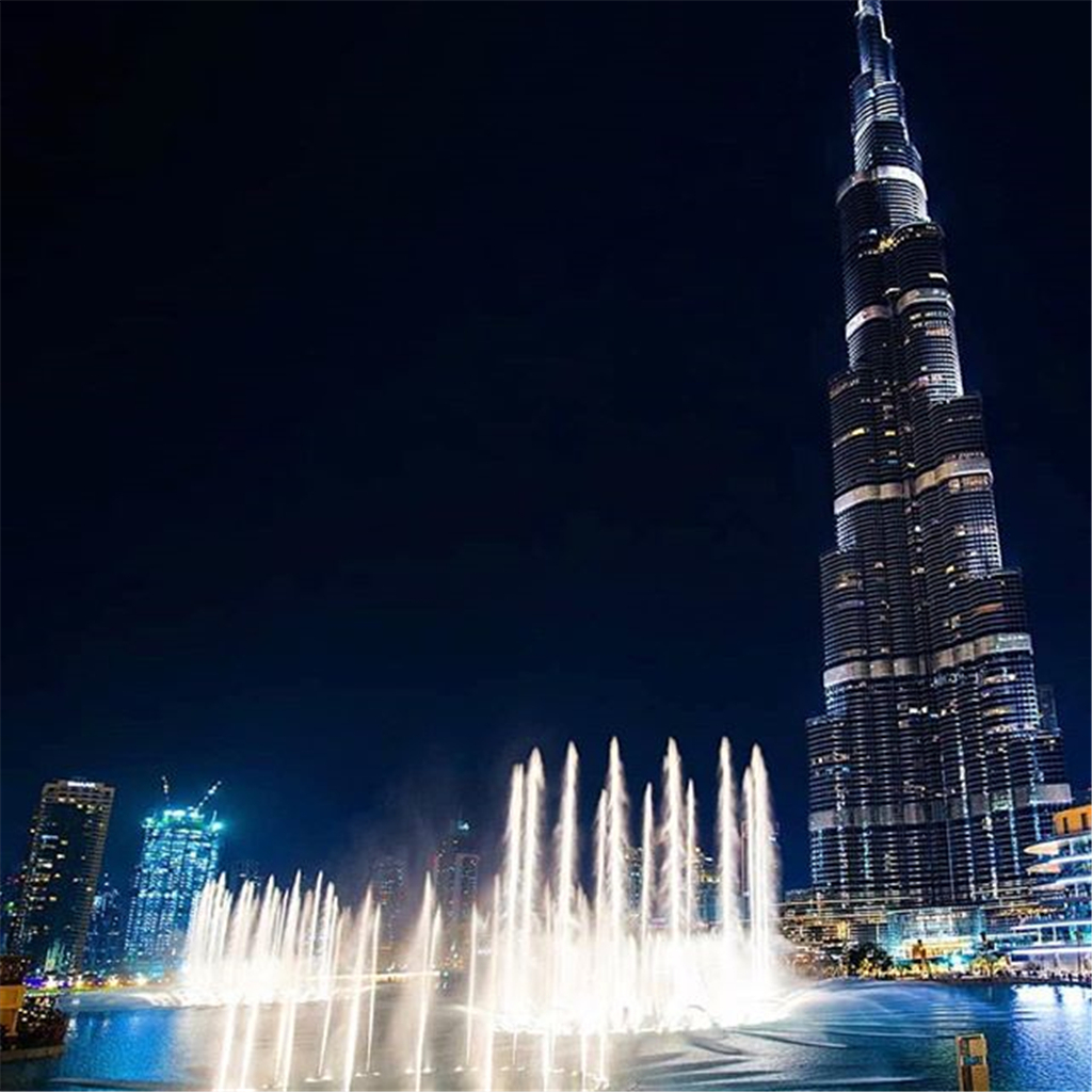 哈利法塔是世界上最高的建筑,去参观这家酒店,这样你也能体验到早期的