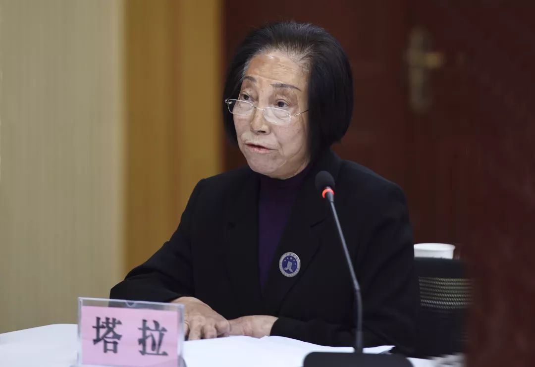 胡达古拉深入基层妇女群众宣讲中国妇女十二大精神并与大家座谈交流