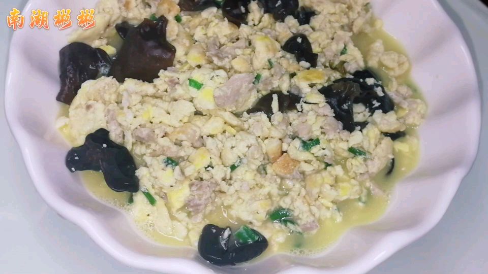 咸鹅蛋这样吃,出锅肉肉的香味咸鹅蛋的鲜美,操作简单
