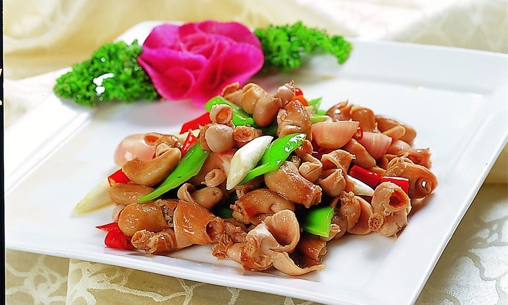 打卡济南夜市#济南美食——油爆双脆,"油爆双脆"是山东济南历史泳久