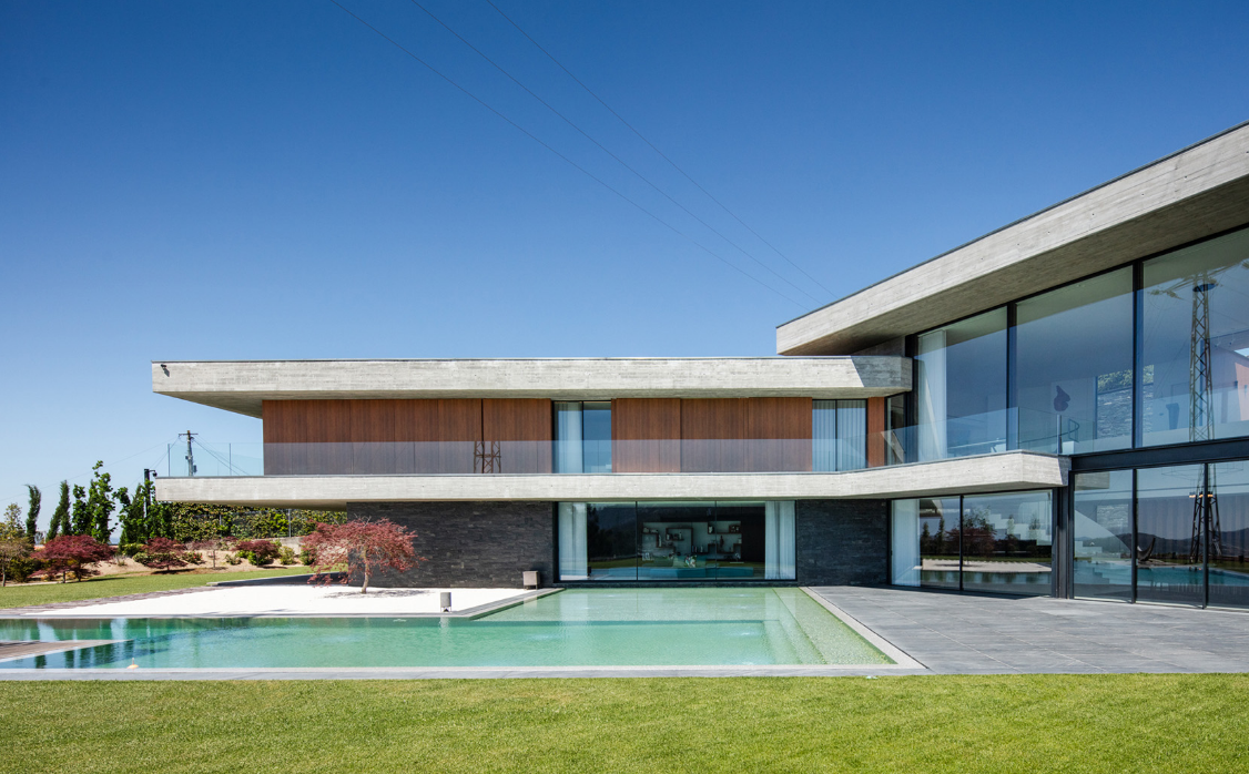 家居:围绕泳池庭院修建的内向围合的v型别墅,很美轻奢华