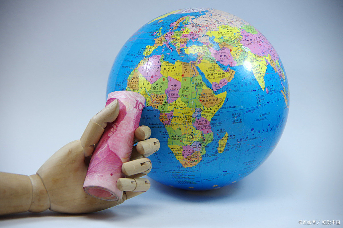 世界观是一个人如何看待世界上物和事,包括我们的社会,还有认为自己和