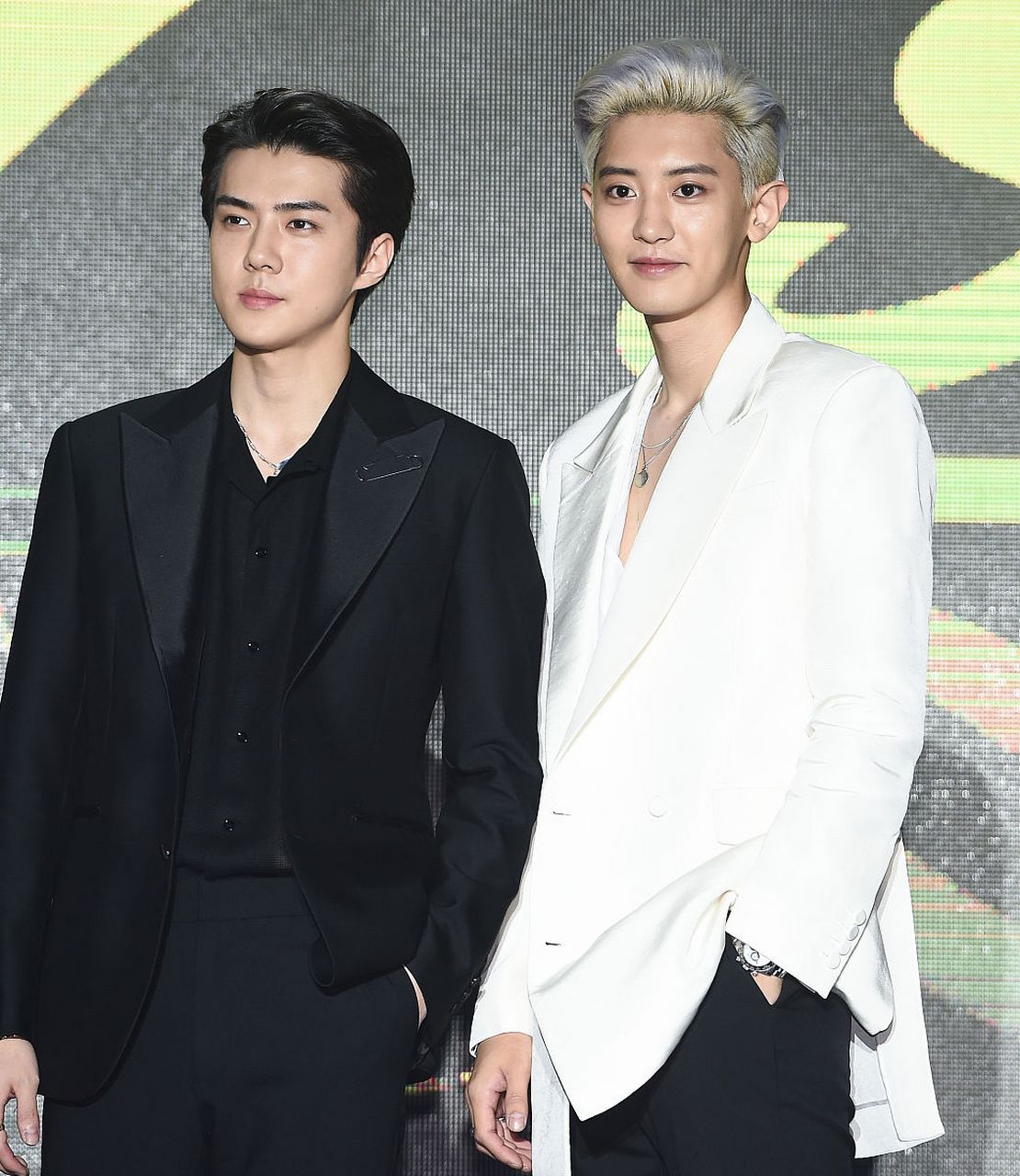 exo的人气成员朴灿烈和吴世勋签订新公司专属合约,引发粉丝热议!