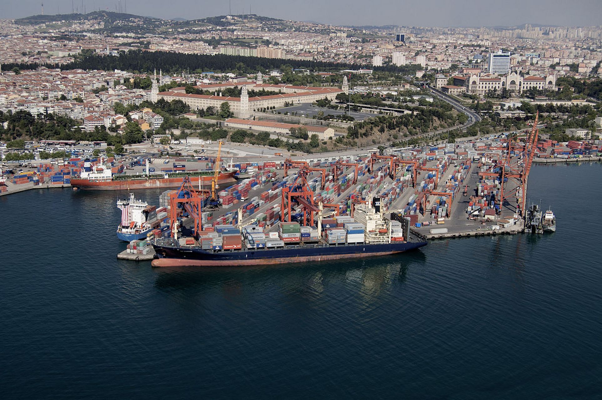 波兰拥有多个重要港口,如波罗的海港口,格但斯克港,格丁尼亚港,斯瓦