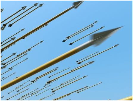 将军可以挡住敌军的箭雨?古代战场的开弓放箭,到底有多强悍?