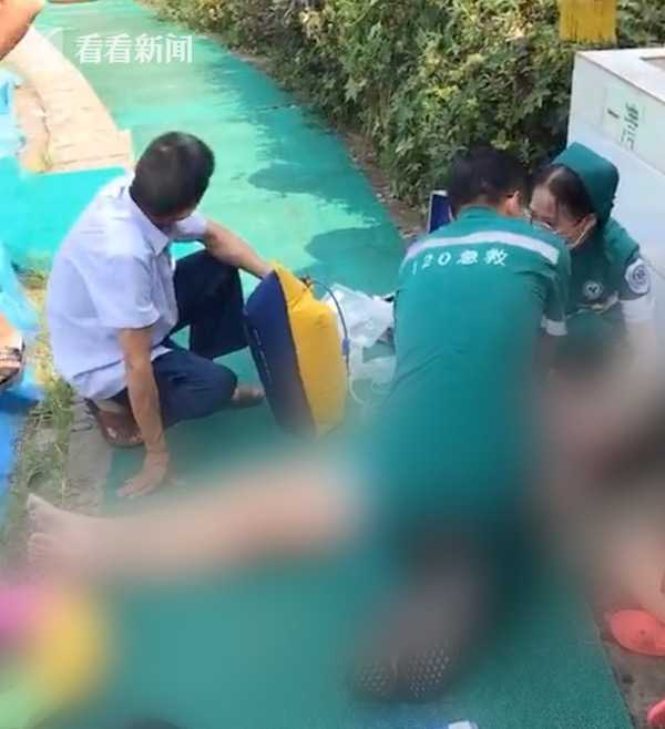 女孩泳池溺水身亡 腰上套游泳圈从充气船下飘出